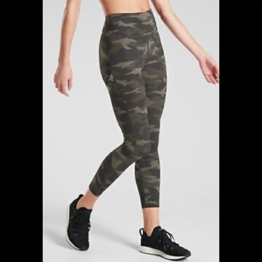 Athleta Olive Ultimate Stash Pocket Camo 7/8 Tight